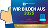 Ausbildungssiegel der IHK Niederbayern für das Jahr 2025 mit dem Slogan „WIR BILDEN AUS“. Enthält die Hashtags #KÖNNENLERNEN und eine Auszeichnung für einen „EINSER-AZUBI“. Ein stilisiertes Daumen-hoch-Symbol ist links zu sehen