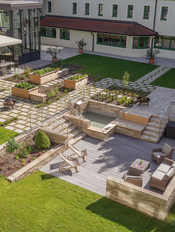 Terrasse-und-Garte-Hotel-Sonnengut